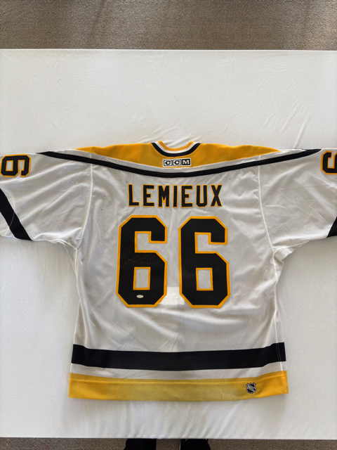Mario Lemieux Autographed Penguins Jersey